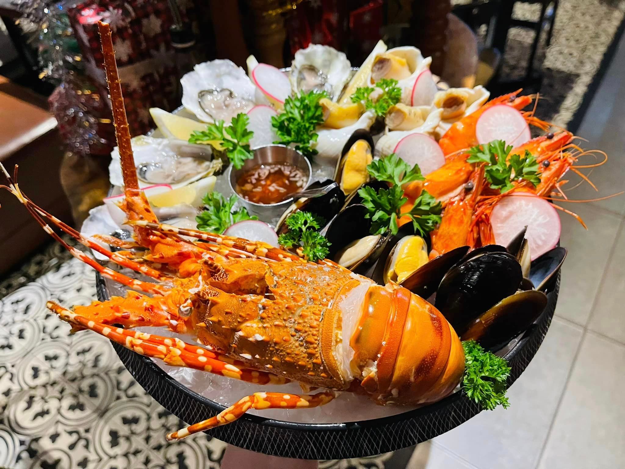 EMM‘s French Bistro - 28 Đỗ Quang