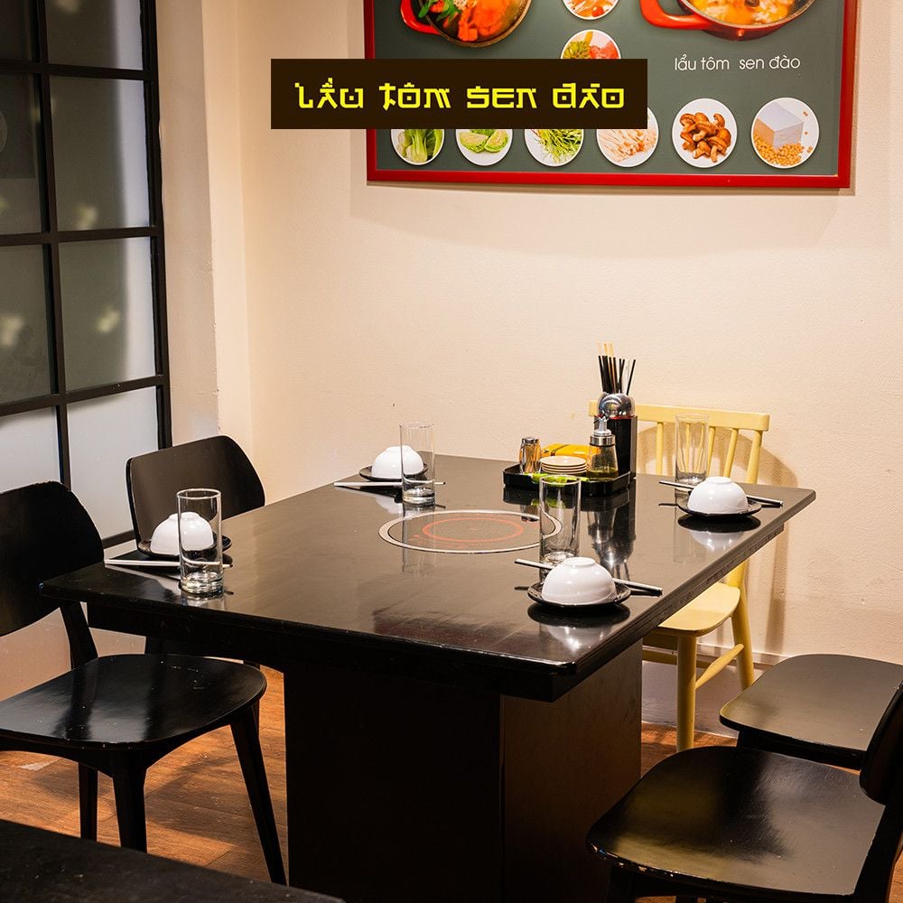 Lẩu Tôm Sen Đào - Phó Đức Chính