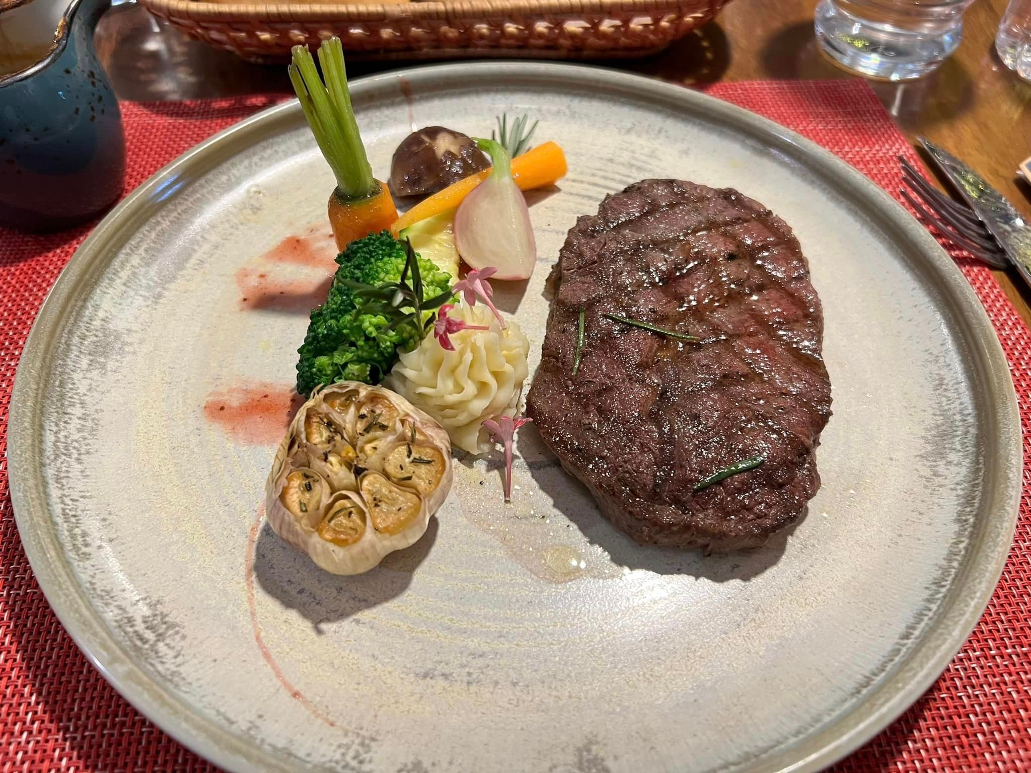 L'amour Steak Wine - Triệu Việt Vương