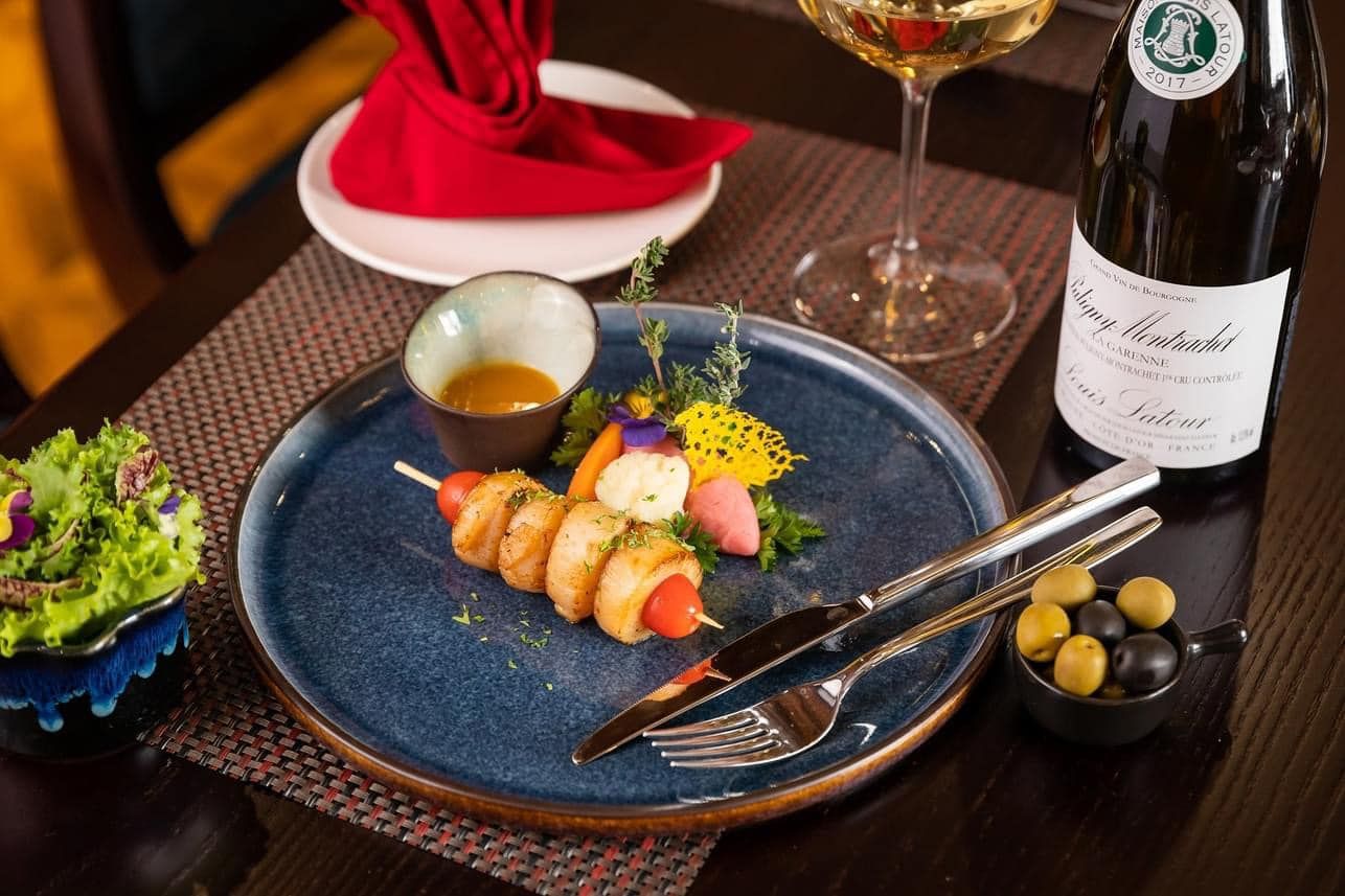 Hầm Rượu Vang Huyền Thư - 8D Hàm Long