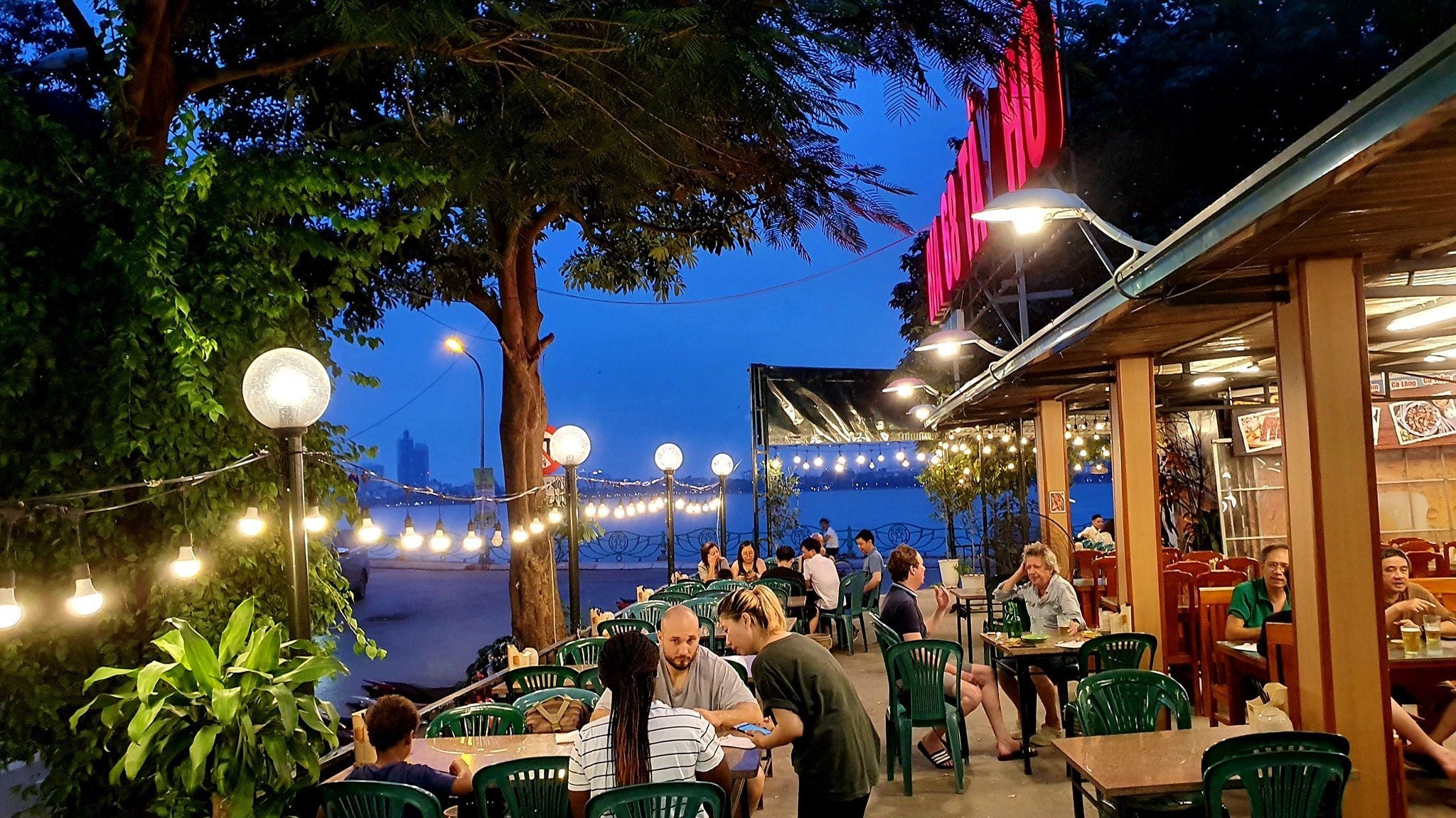 Bia 68 Tây Hồ - 45 Đặng Thai Mai