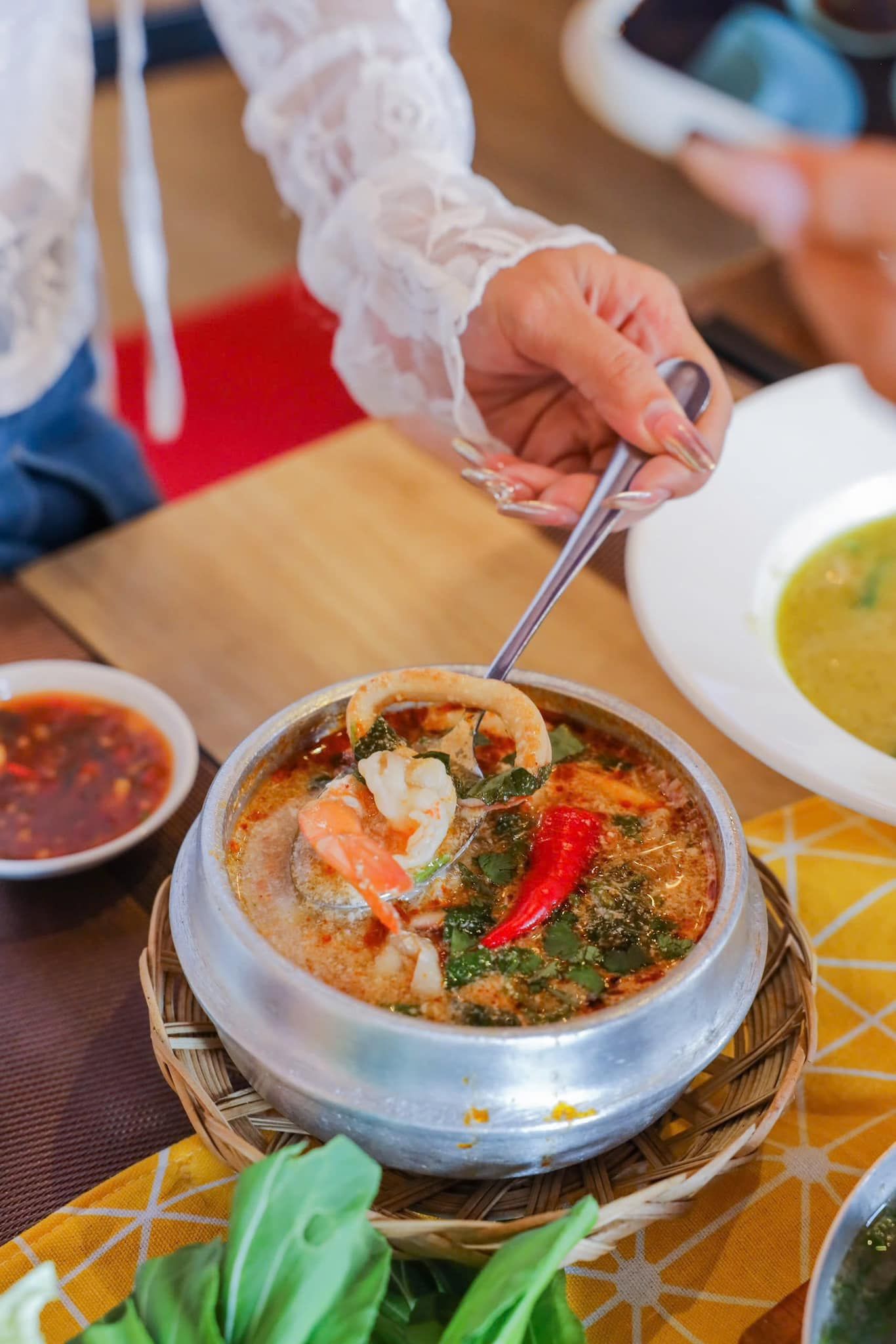Happy Thai - Nguyễn Văn Cừ