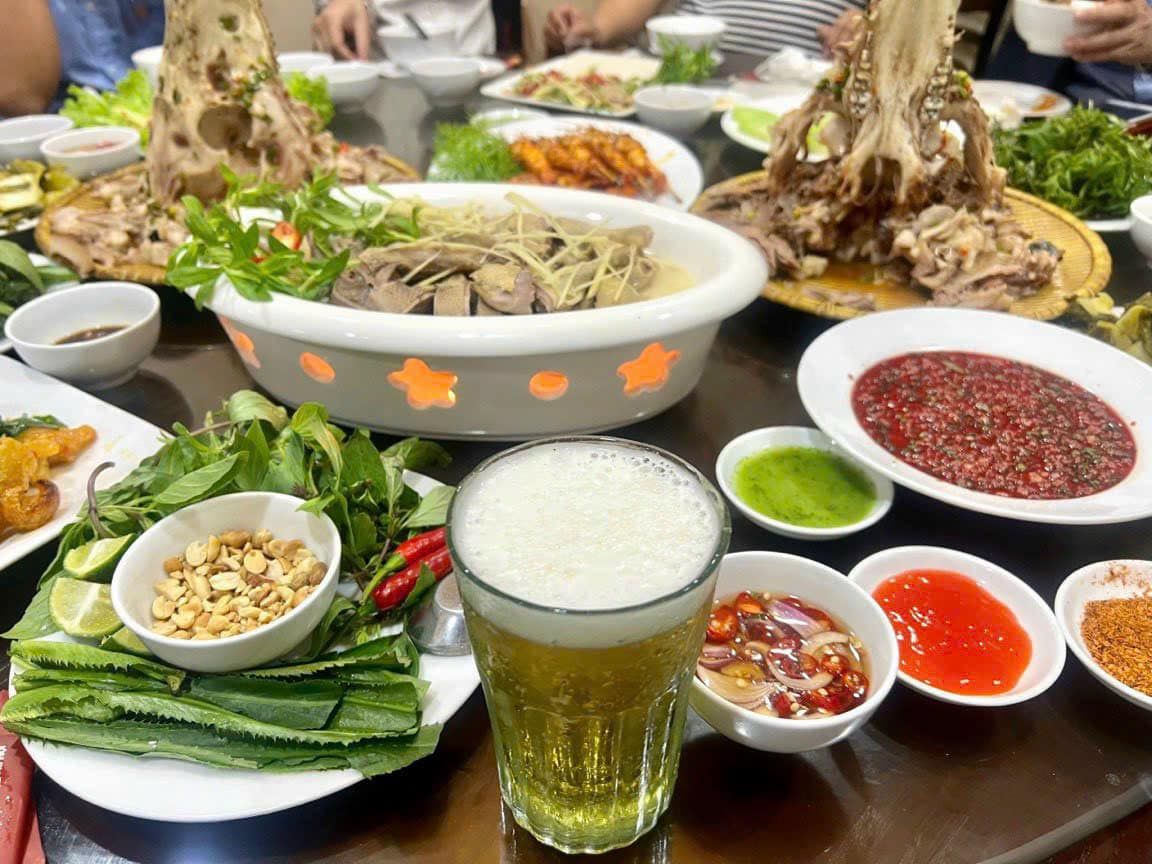Hoa Sang Restaurant - 60 Nguyễn Thị Định