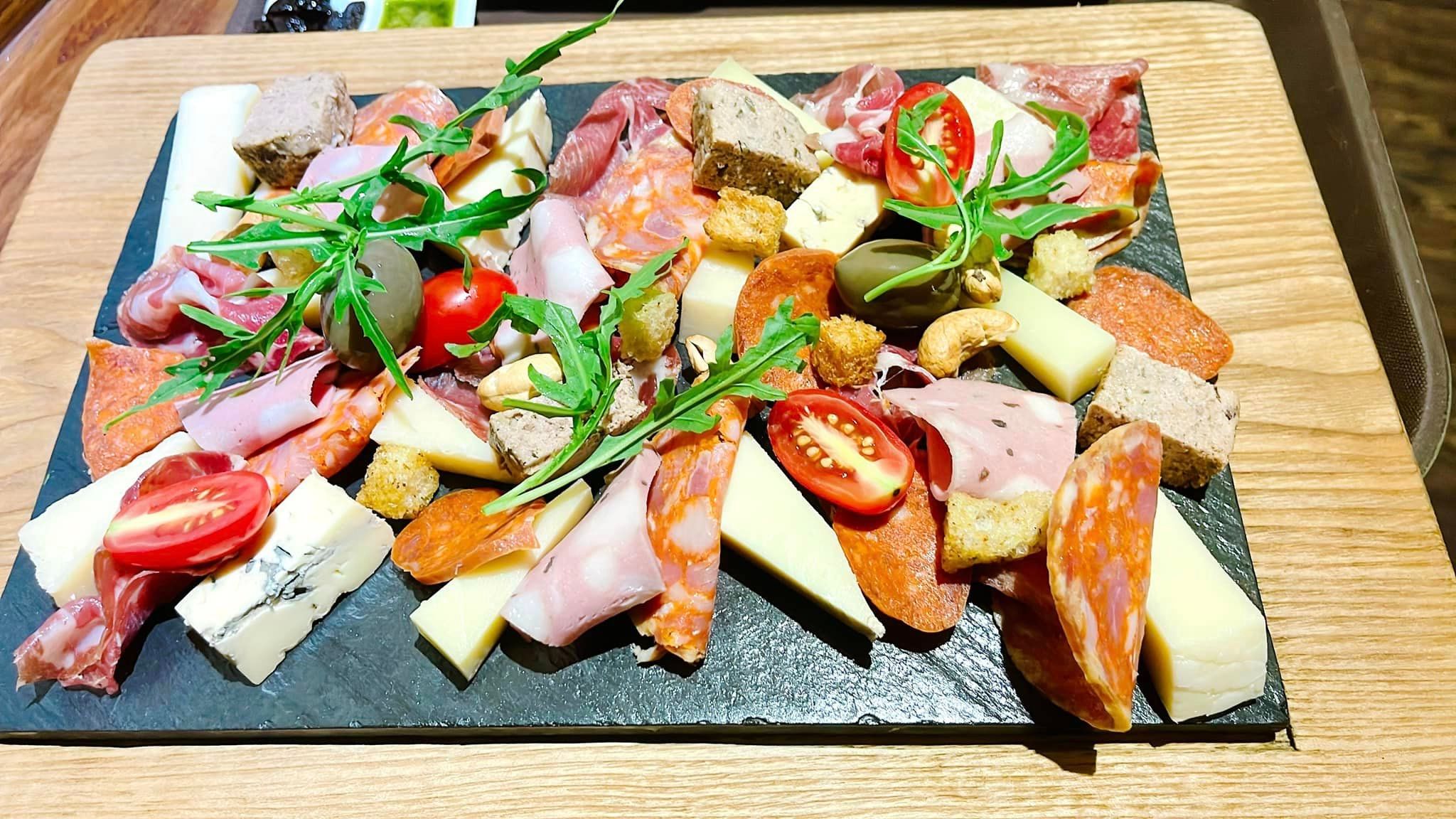 EMM‘s French Bistro - 28 Đỗ Quang