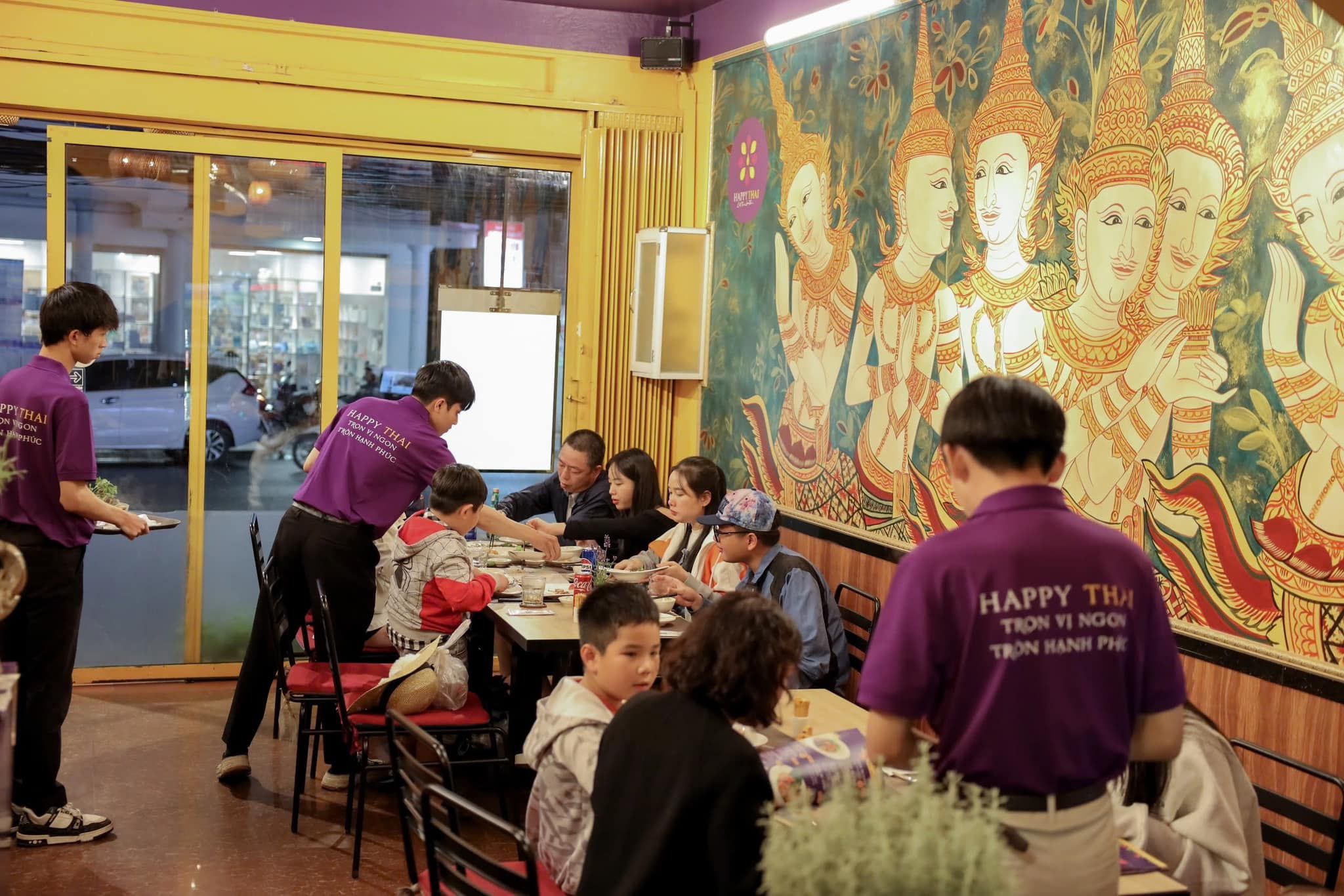 Happy Thai - Nguyễn Văn Cừ