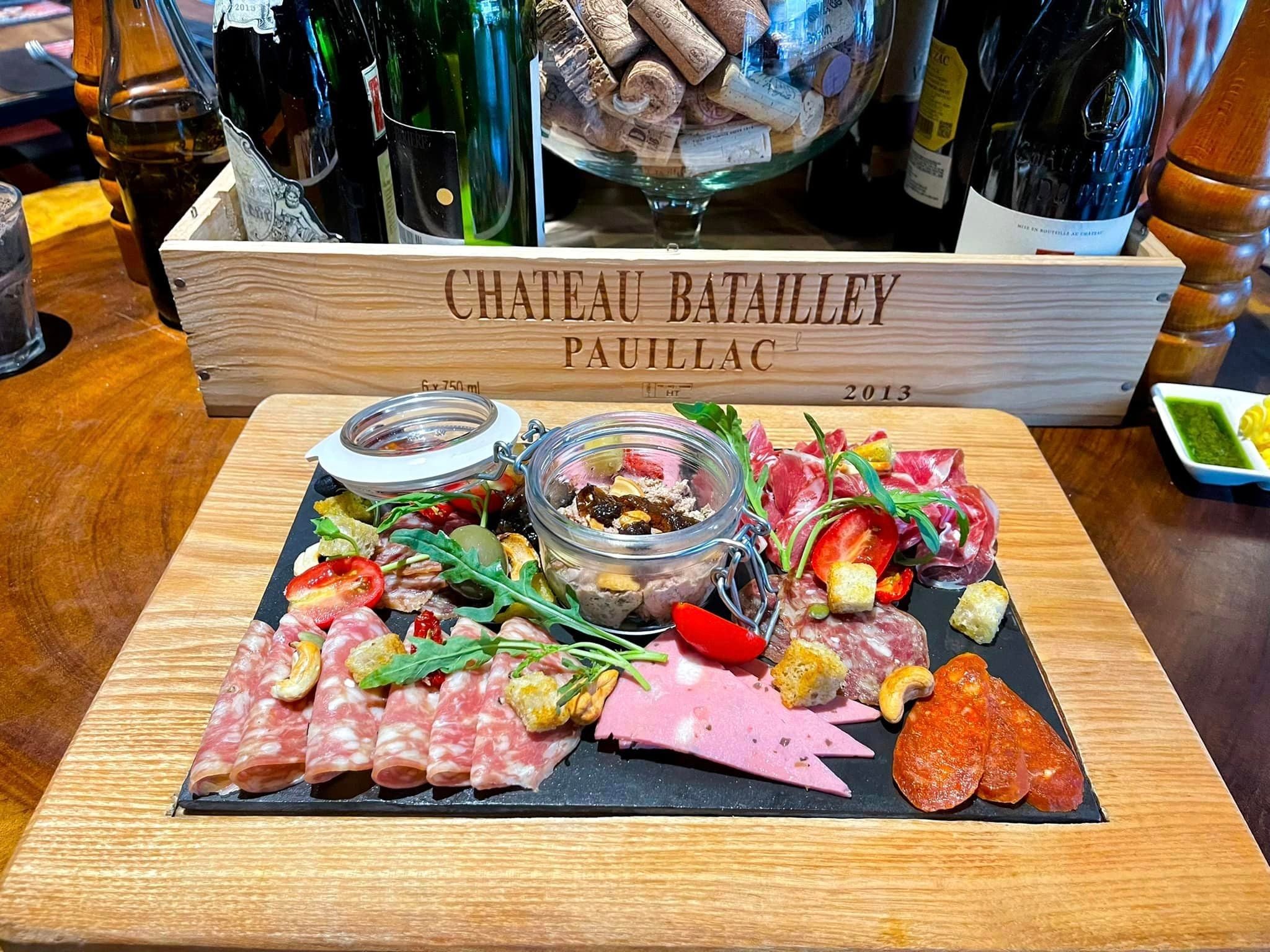 EMM‘s French Bistro - 28 Đỗ Quang