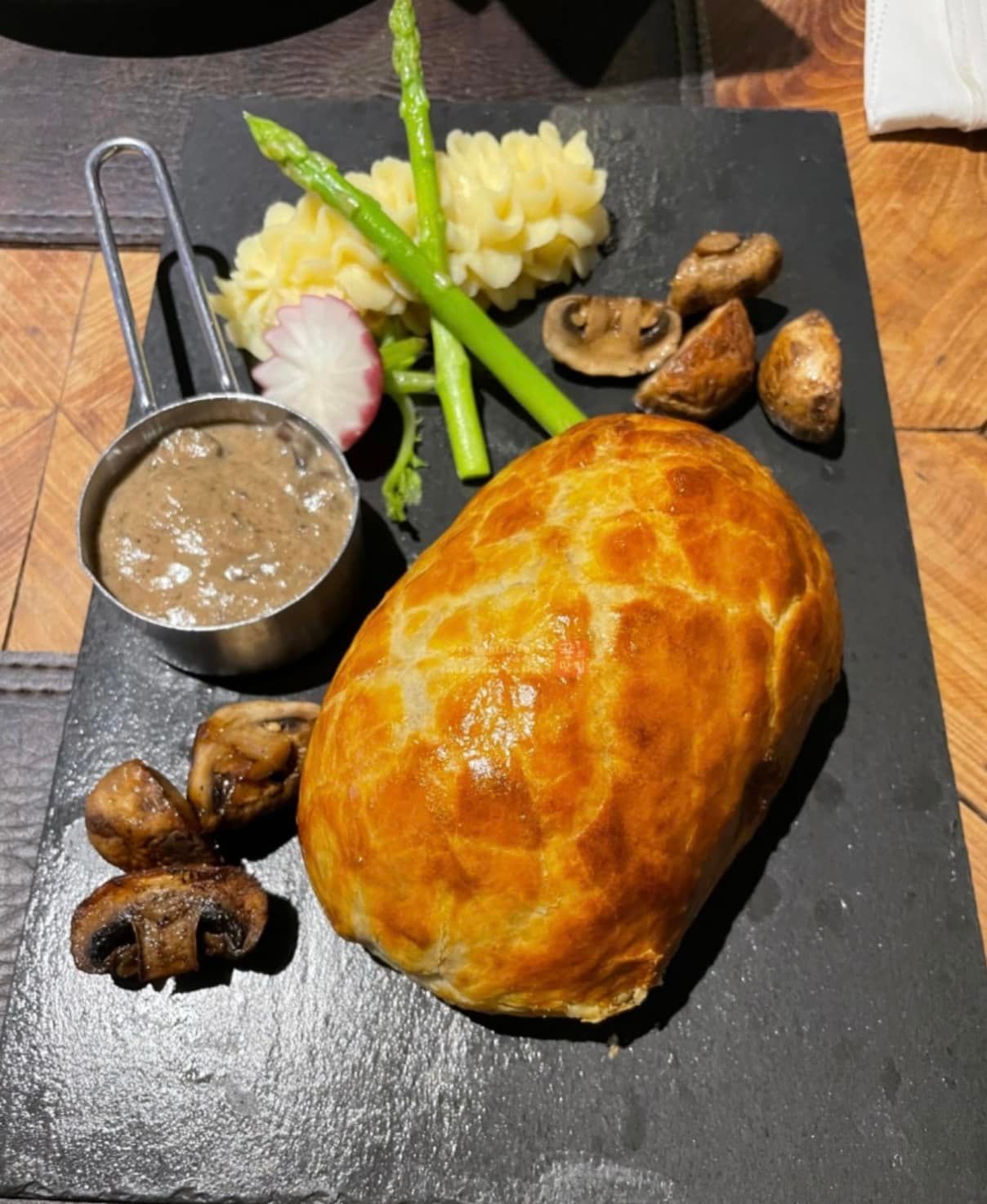 EMM‘s French Bistro - 28 Đỗ Quang