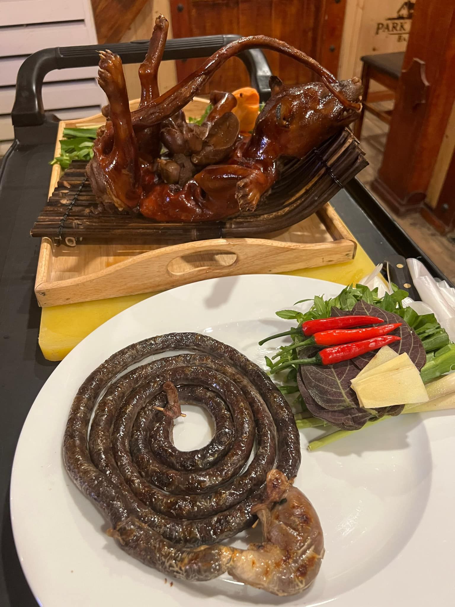 Hầm Rượu SOS - Đường 7