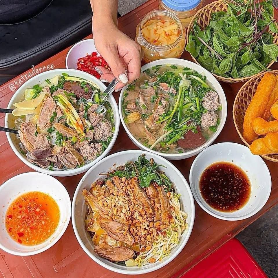 Khoa Ngan Xưa Và Nay - 77 Hai Bà Trưng