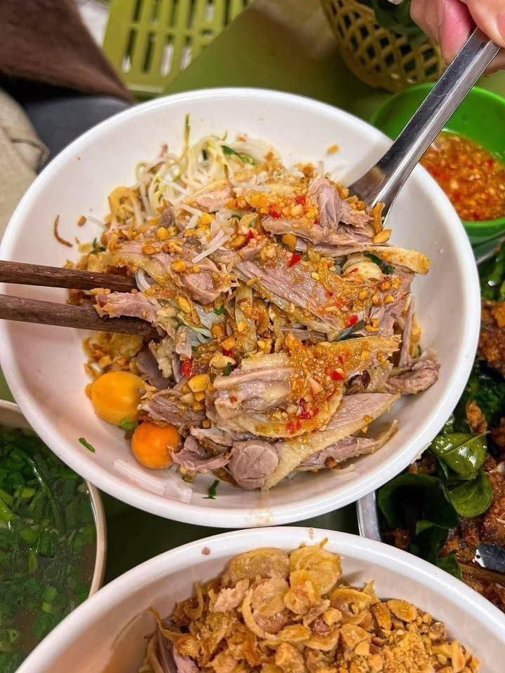 Khoa Ngan Xưa Và Nay - 77 Hai Bà Trưng