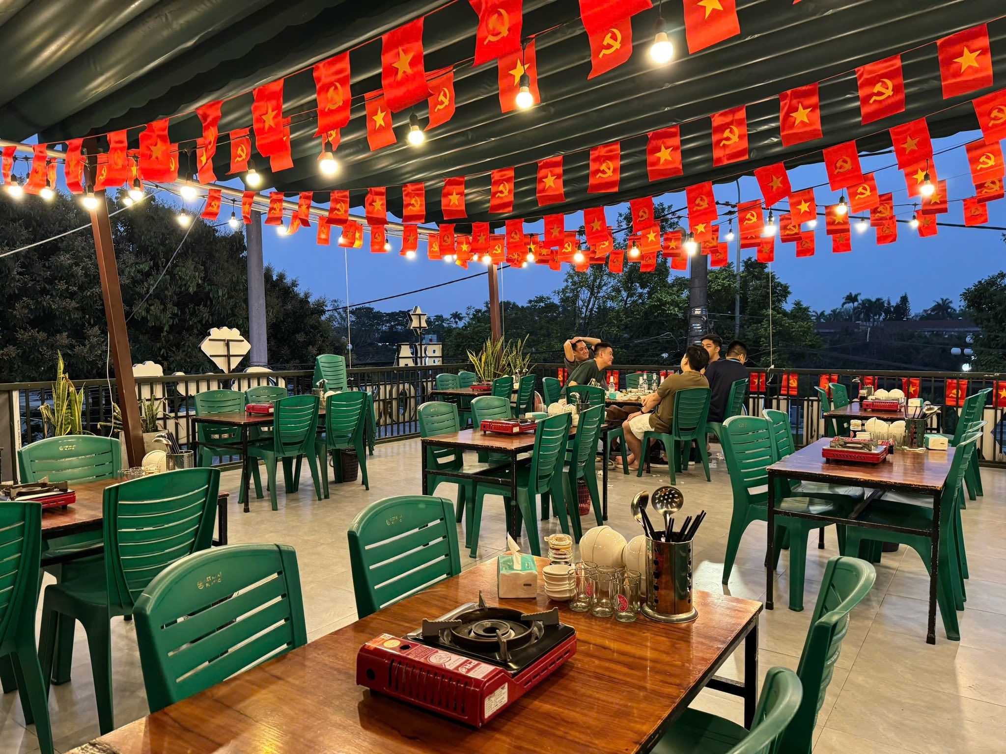 Xanh House - 83 Hữu Nghị