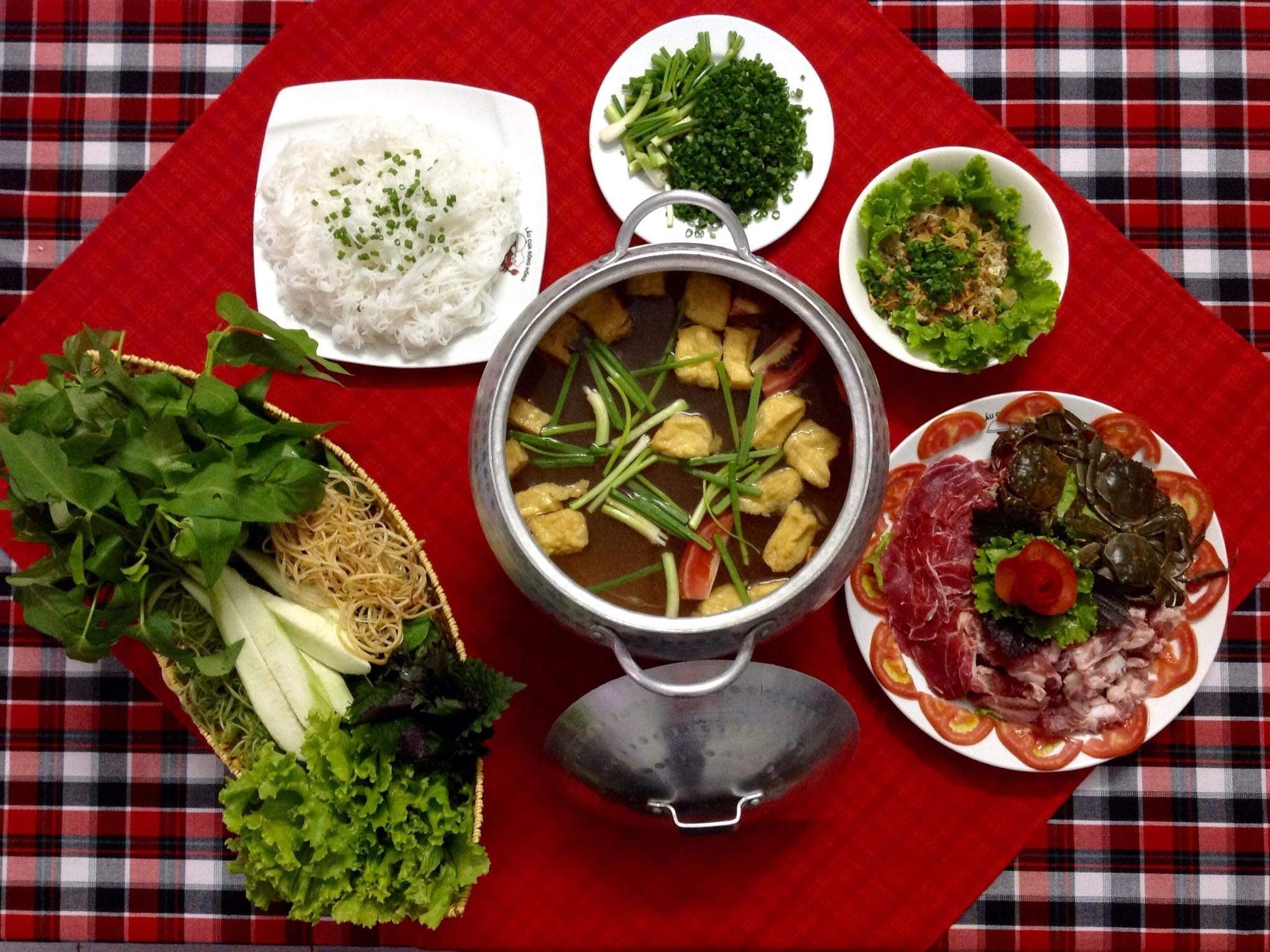 Lẩu Cua Sông Hồng - Hoàng Quốc Việt