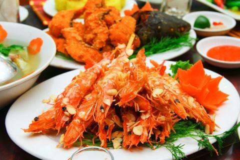 Hải Yến - Trần Cung