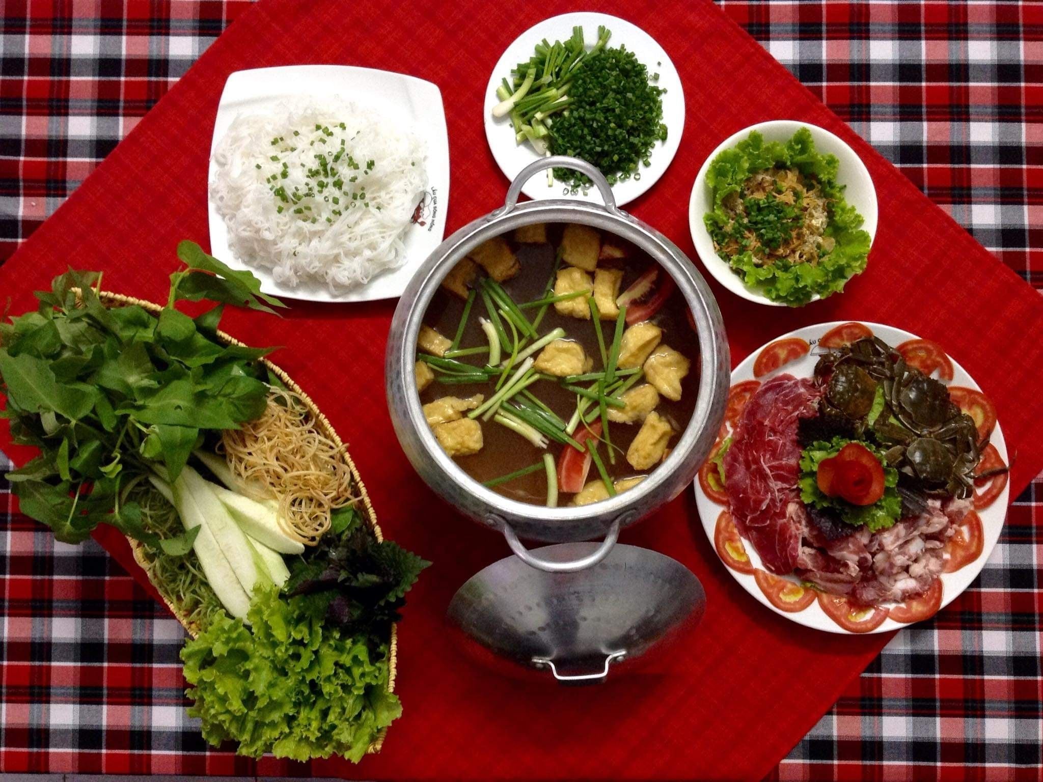 Lẩu Cua Sông Hồng - Hoàng Quốc Việt