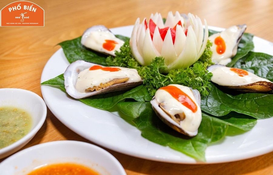 Phố Biển - Hoàng Quốc Việt
