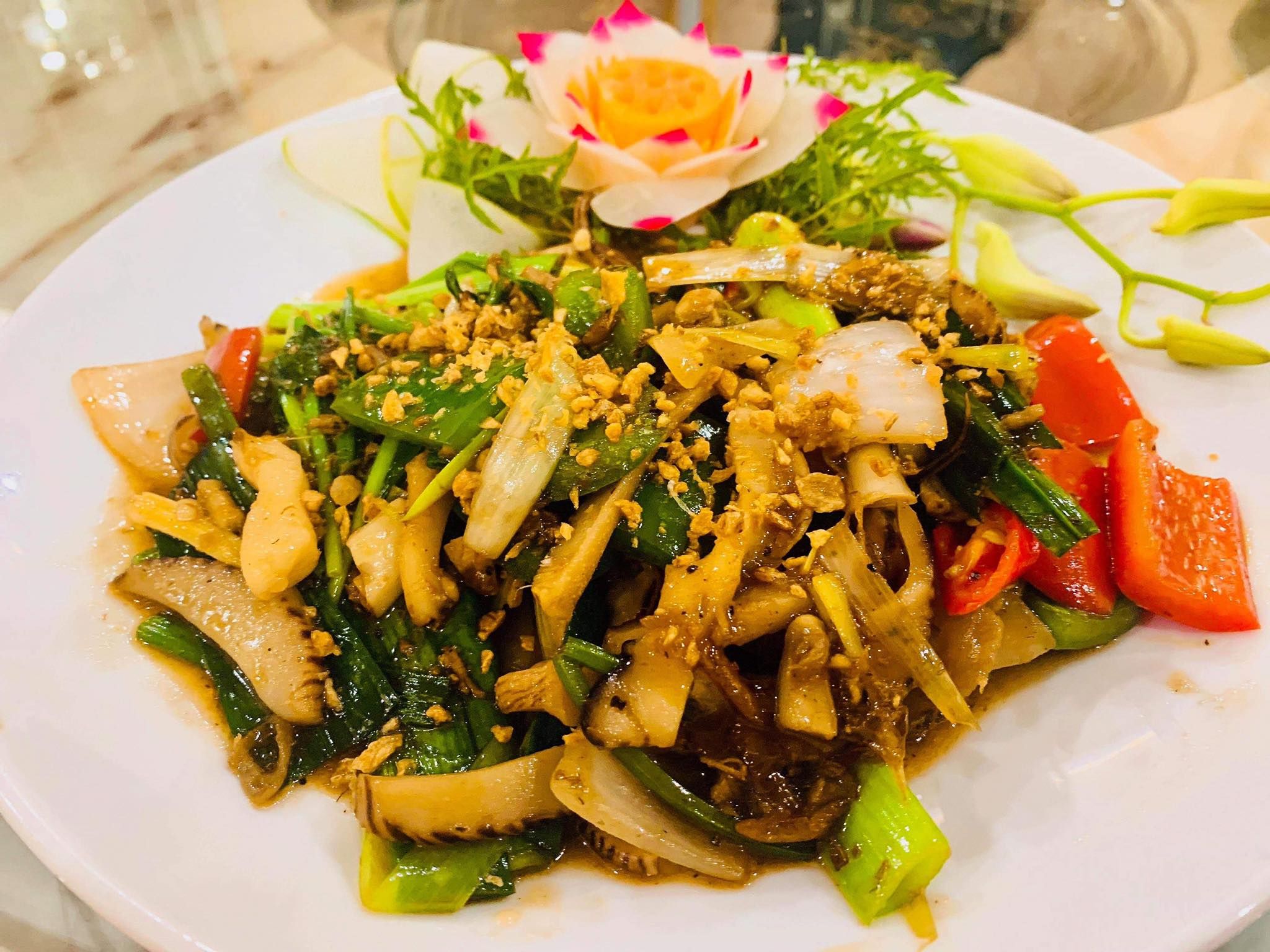 Rừng Vàng - Dịch Vọng Hậu