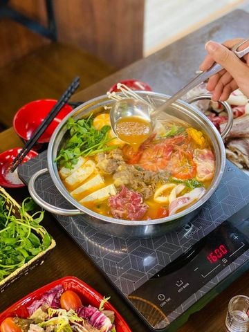 Tùng Lẩu Ngõ Trạm - Phùng Hưng