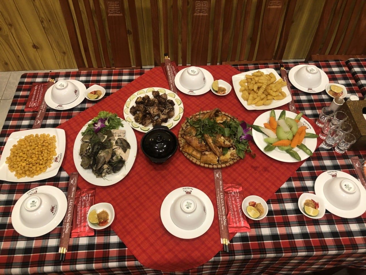 Lẩu Cua Sông Hồng - Hoàng Quốc Việt