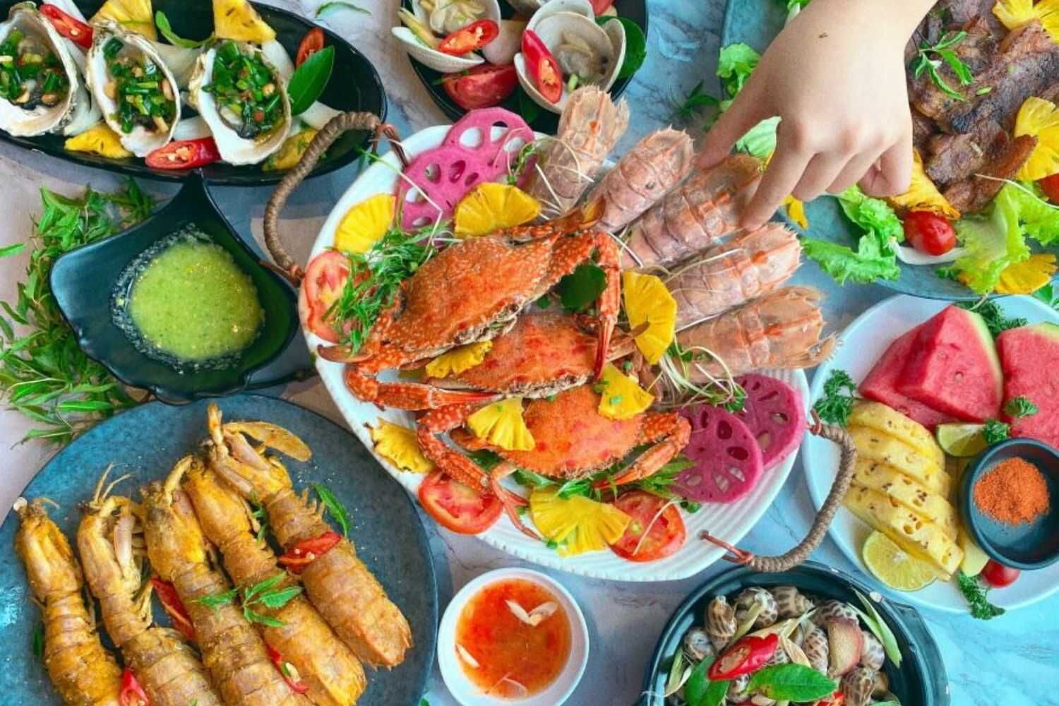 Bay Seafood Buffet - Hoàng Ngân