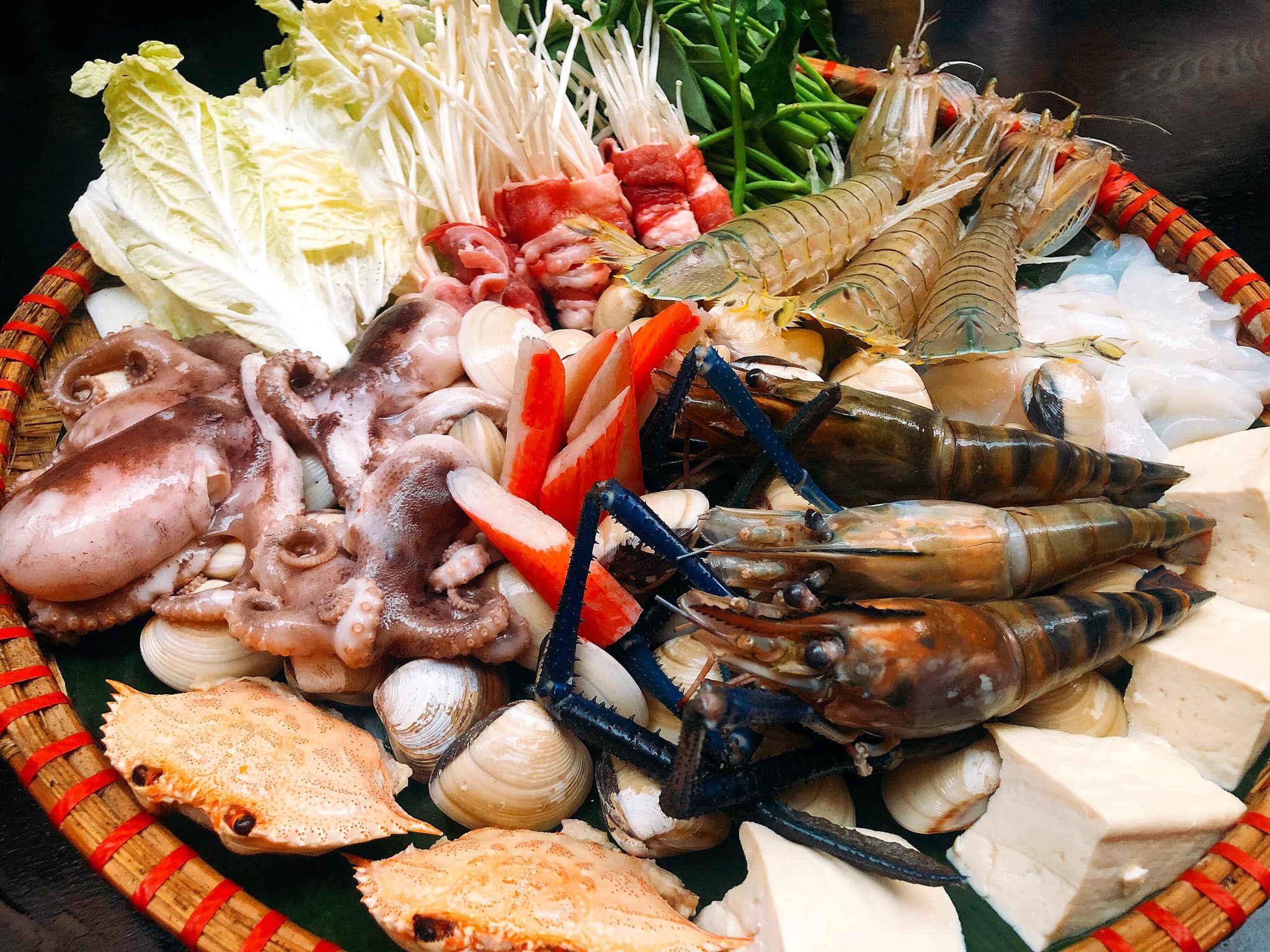 Hoa Đăng Quán - Đê La Thành