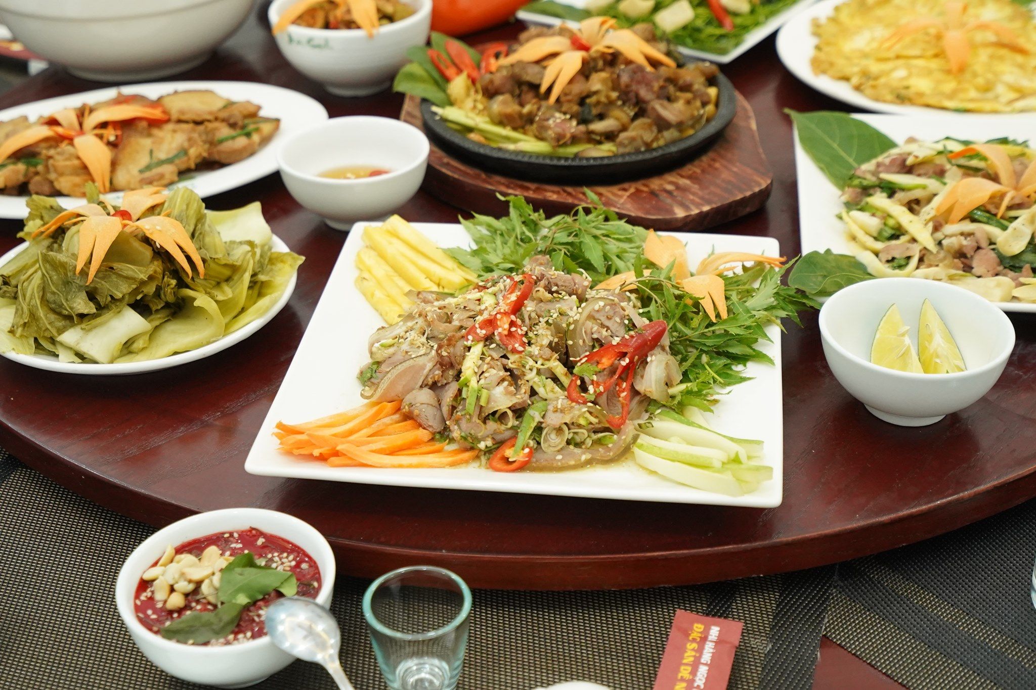 Ngọc Dương - Hoàng Quốc Việt
