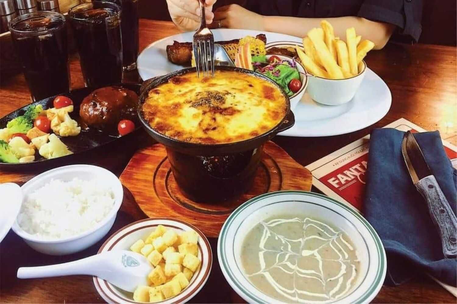 Cowboy Jack's Saloon - Hoàng Đạo Thúy