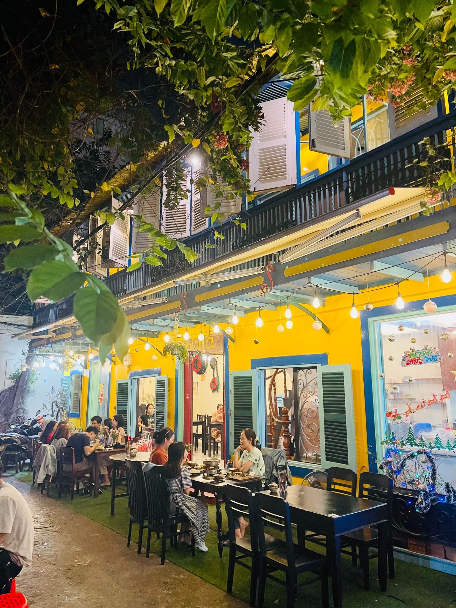 Chi Rứa Quán - Nguyễn Thị Minh Khai