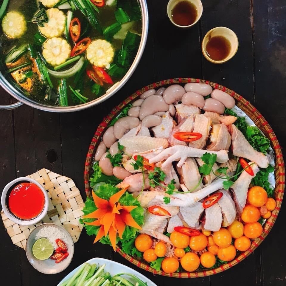 Vương Quốc Gà - Văn Phú