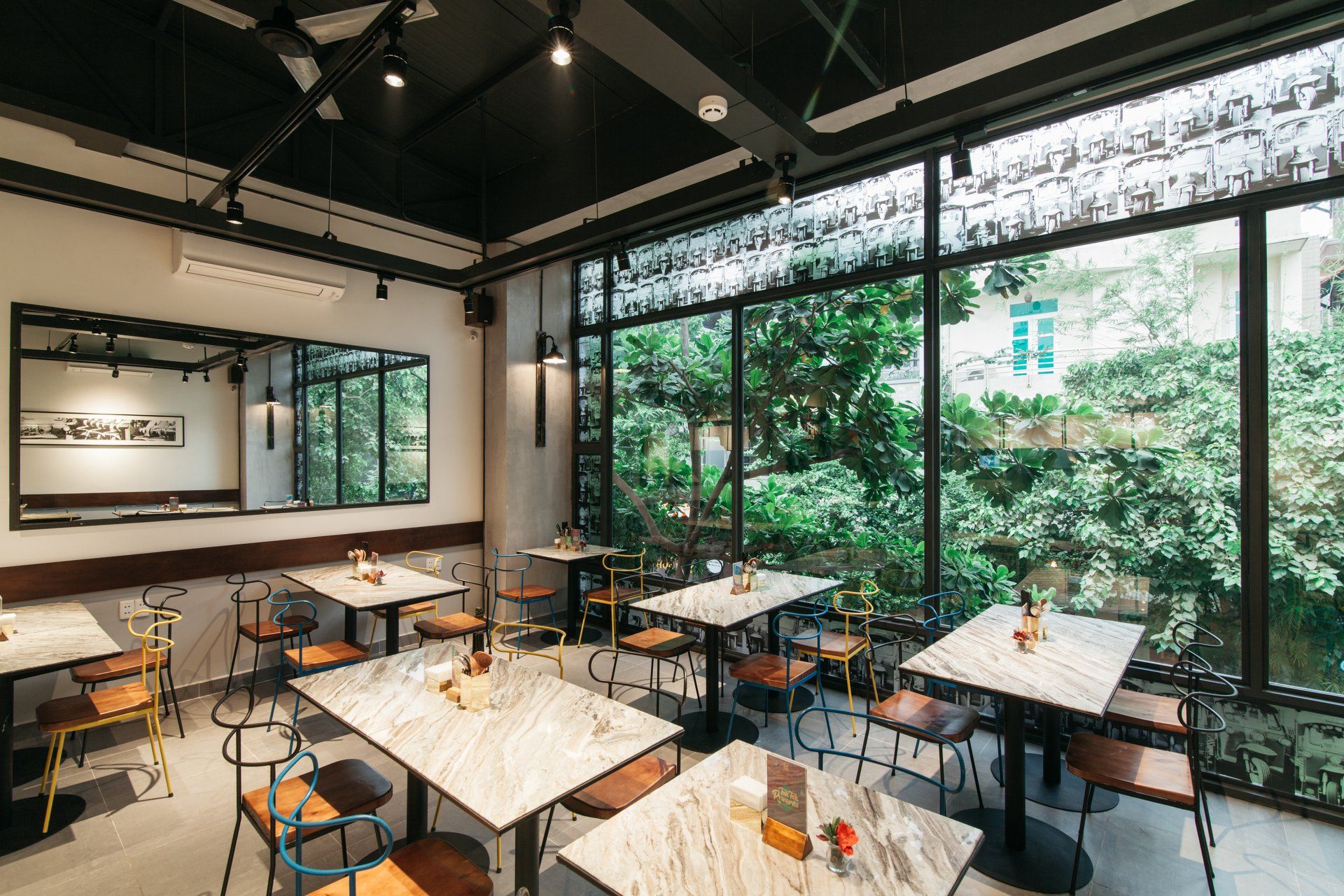 Tuktuk Thai Bistro - Hoa Mai