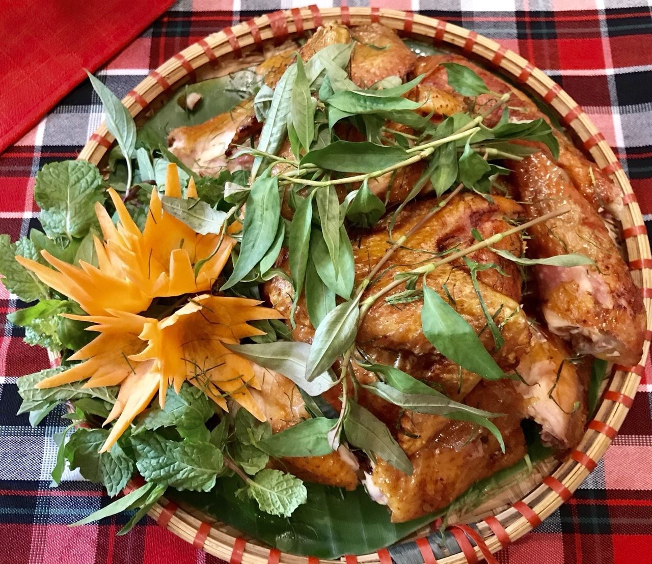 Lẩu Cua Sông Hồng - Hoàng Quốc Việt