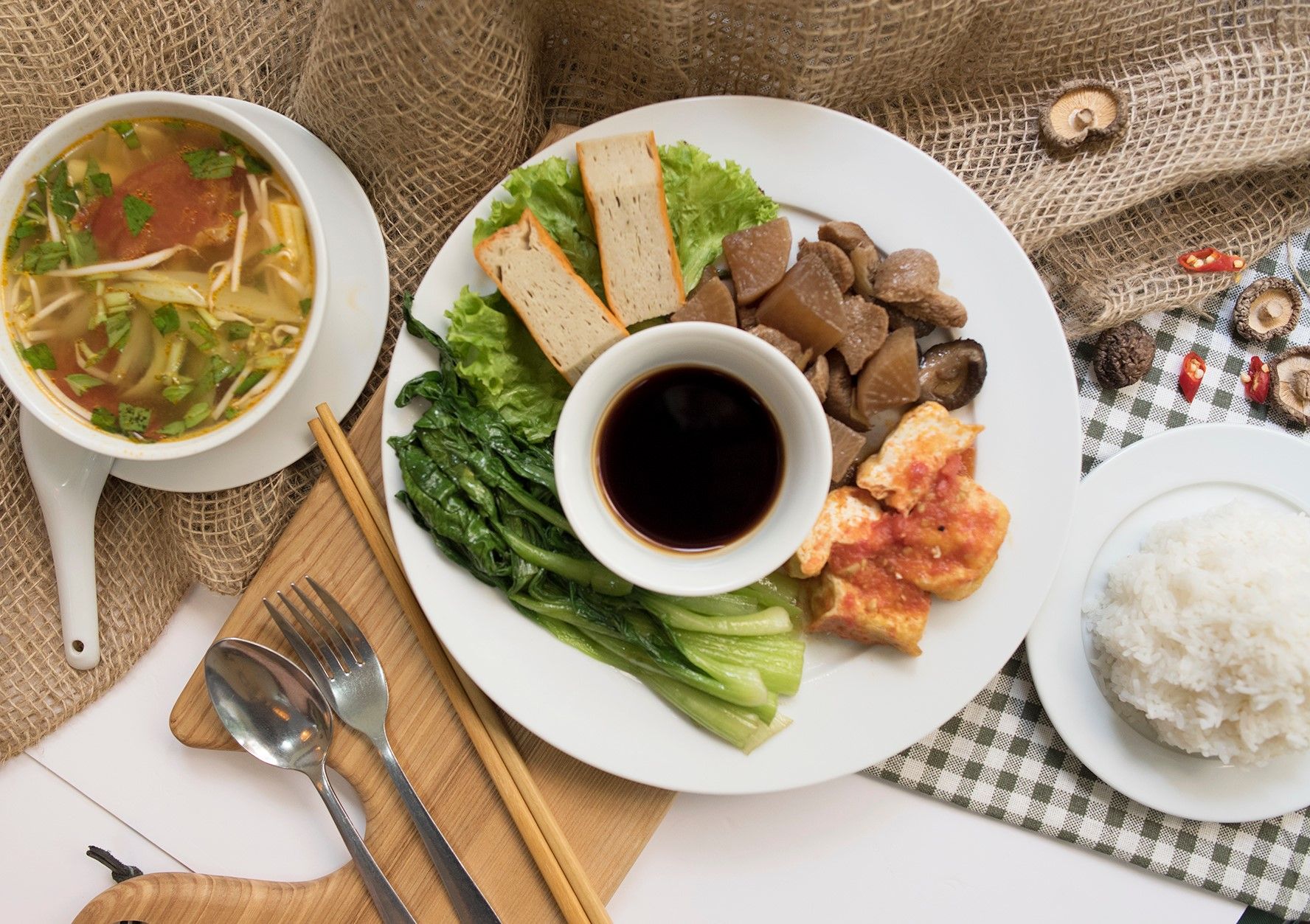 Những món ăn thanh đạm và bổ dưỡng ở cơm chay Nàng Tấm - quán ăn chay bình dân Hà Nội vô cùng được yêu thích