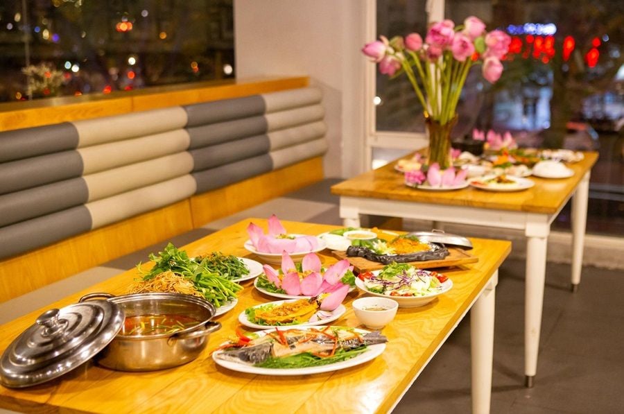 Phố Biển - Hoàng Quốc Việt