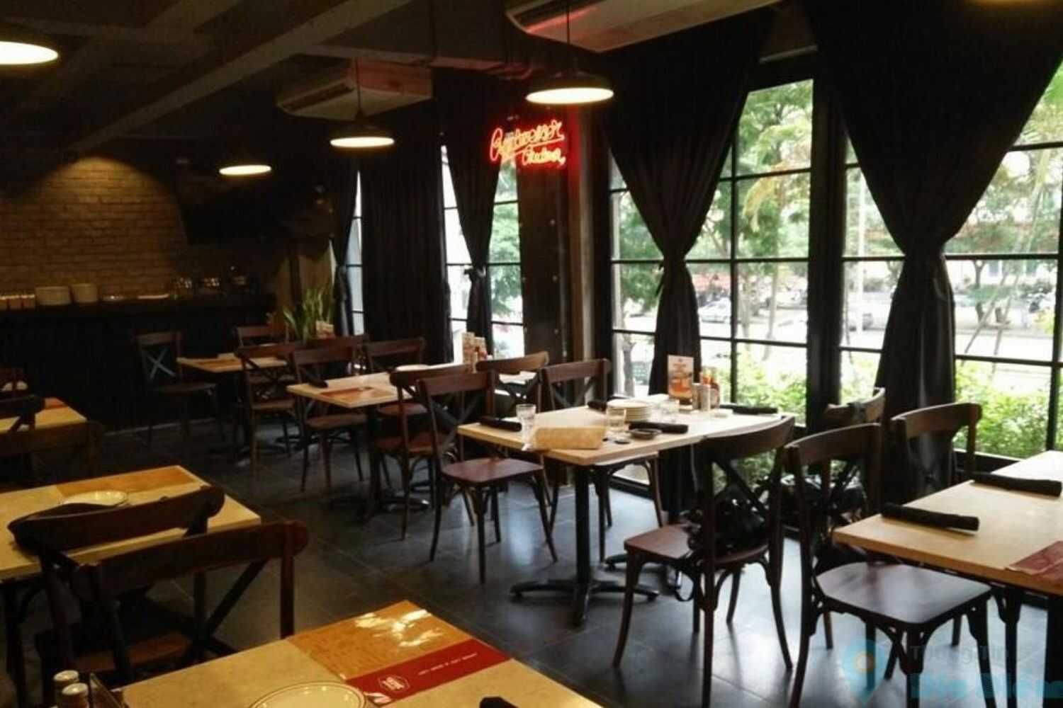 Cowboy Jack's Saloon - Hoàng Đạo Thúy