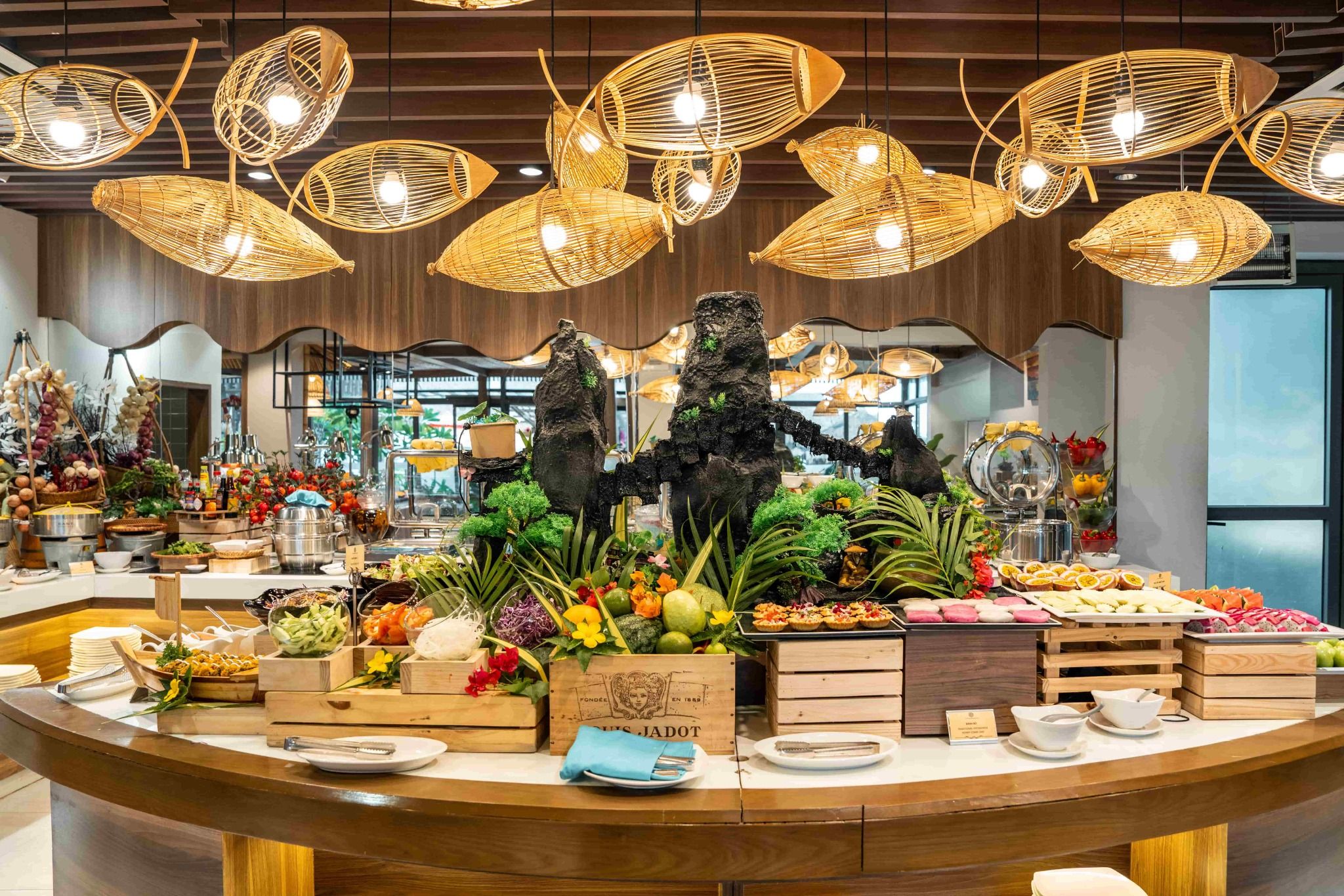 ANDO Bistro & Club - Bãi Trường