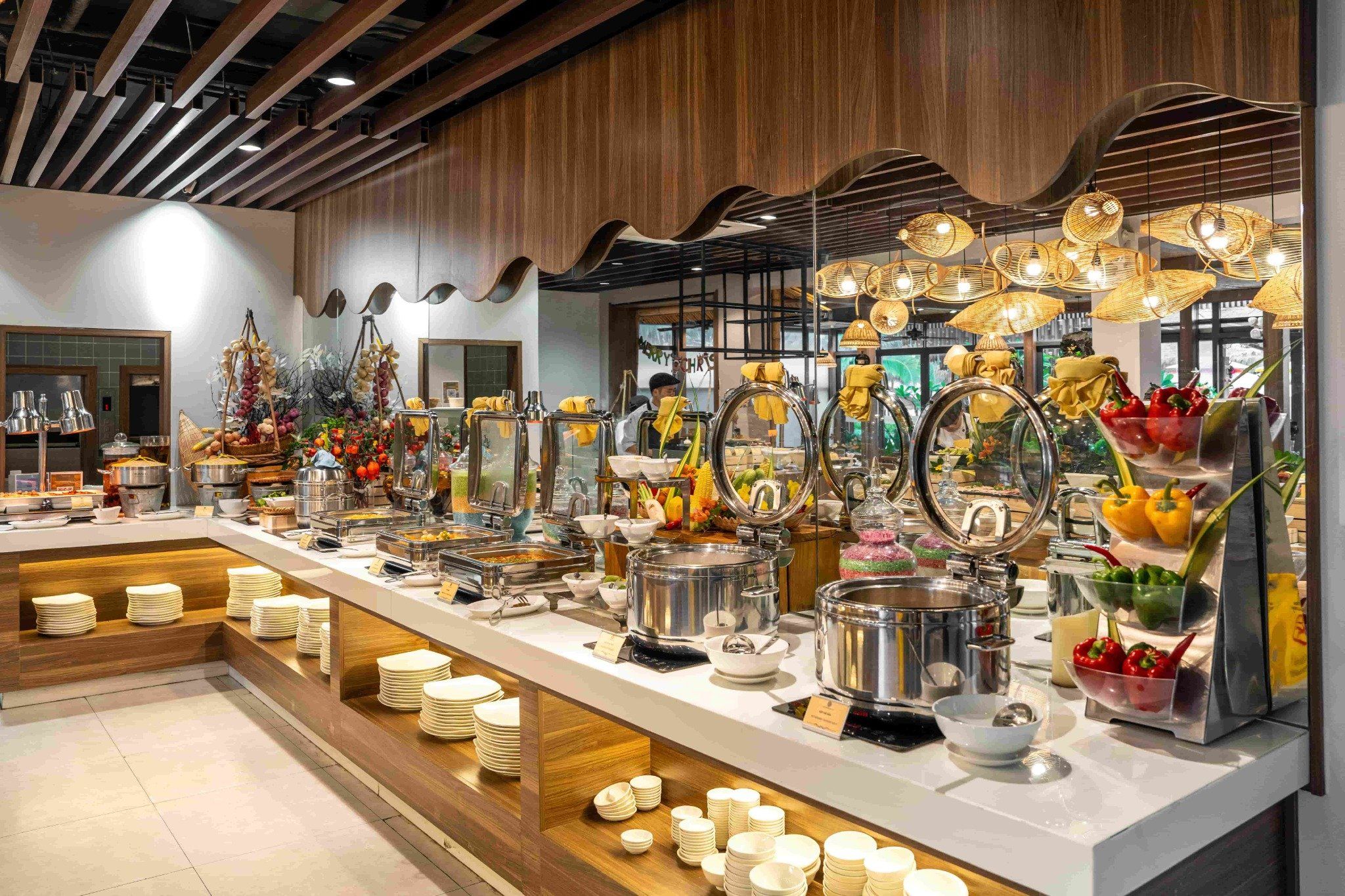 ANDO Bistro & Club - Bãi Trường
