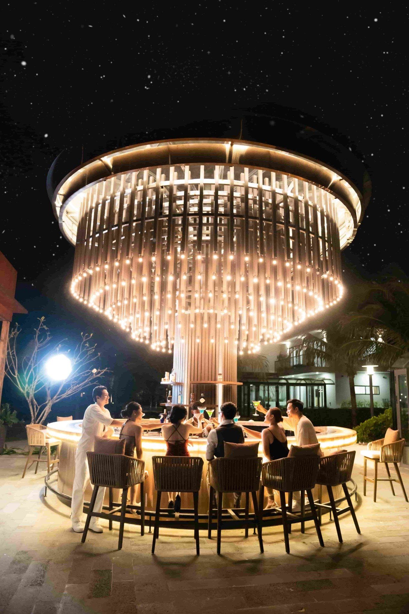 ANDO Bistro & Club - Bãi Trường