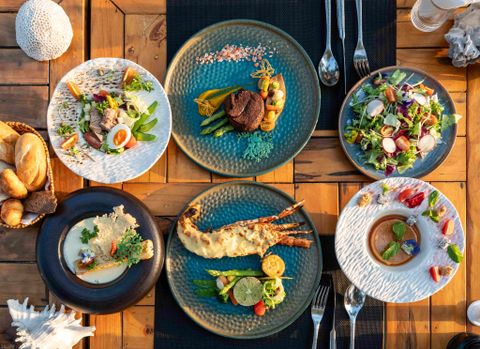 ANDO Bistro & Club - Bãi Trường