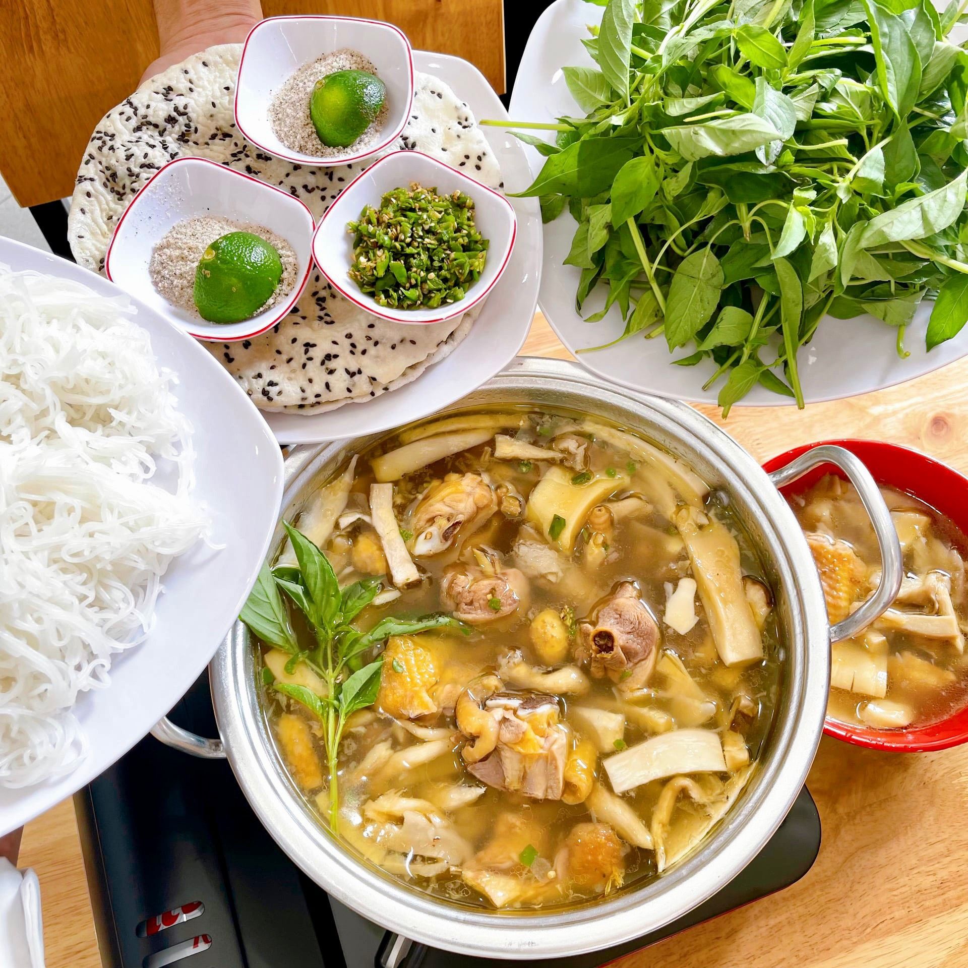 Chi Rứa Quán - Nguyễn Thị Minh Khai