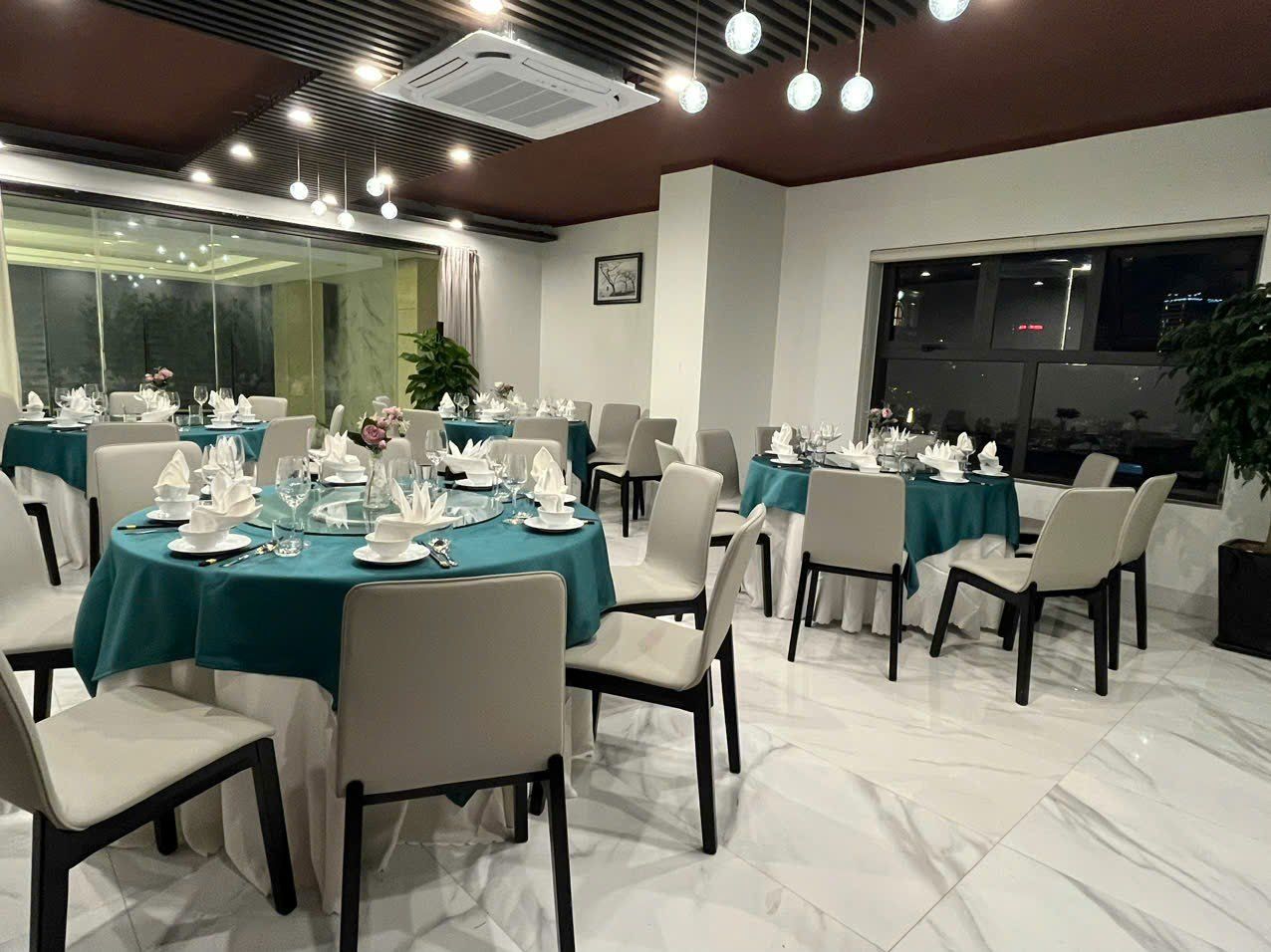 Hải Sản Madame Huyền - KĐT Cái Dăm