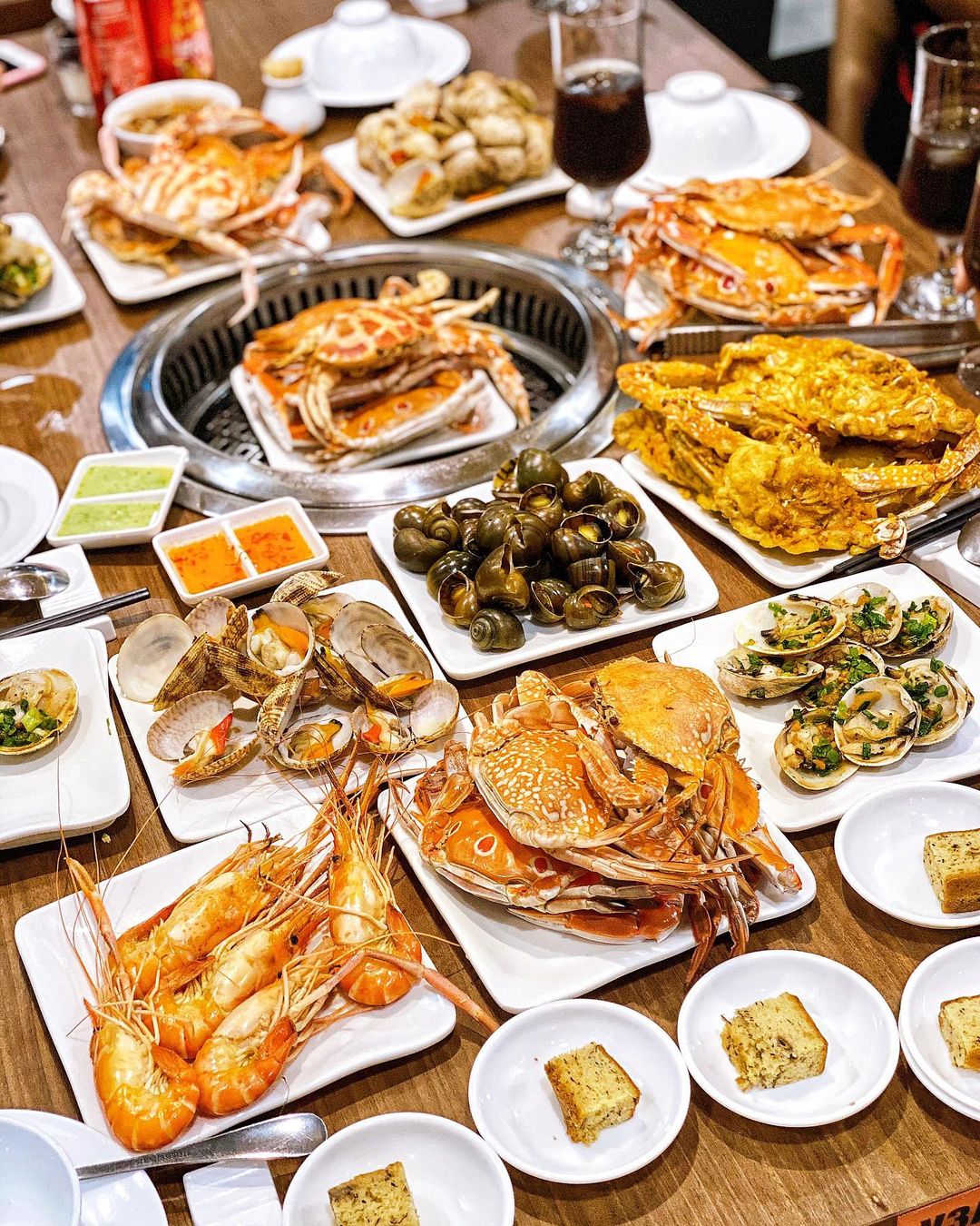 KHÔNG GIAN SANG TRỌNG CỦA NHÀ HÀNG BUFFET CHEF DZUNG TRÊN ĐƯỜNG NGUYỄN CHÍ THANH HÀ NỘI