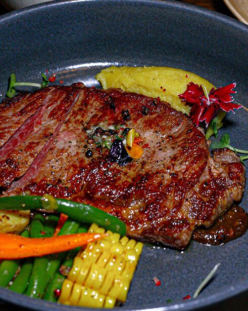 Cozy Eatery & Bar - Nguyễn Thị Minh Khai