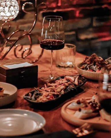 Cozy Eatery & Bar - Nguyễn Thị Minh Khai