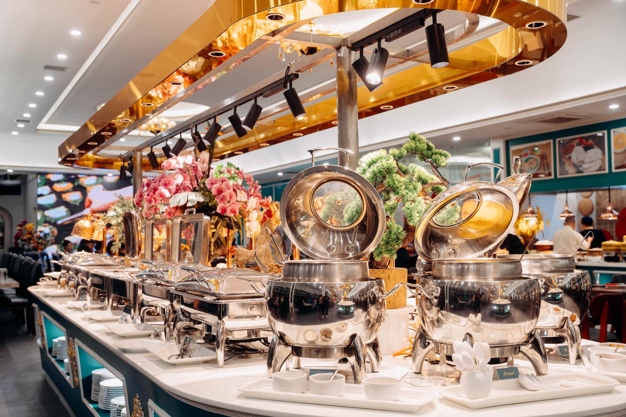 Royal Buffet - Lương Định Của