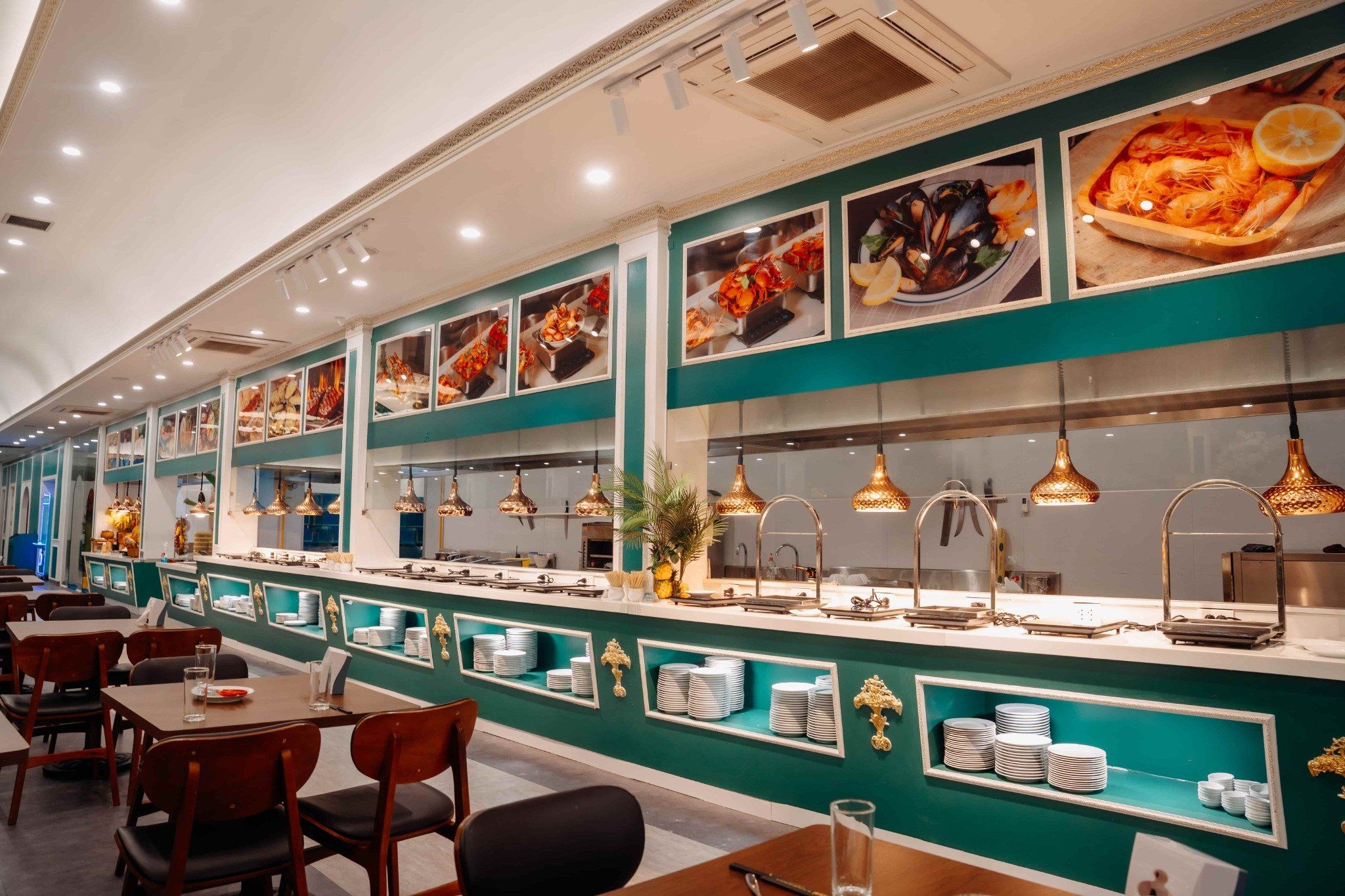 Royal Buffet - Lương Định Của