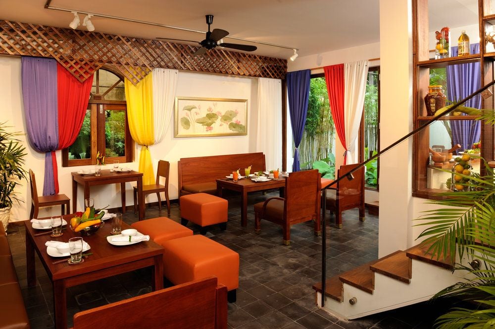 Hum Vegetarian, Café & Restaurant - Võ Văn Tần