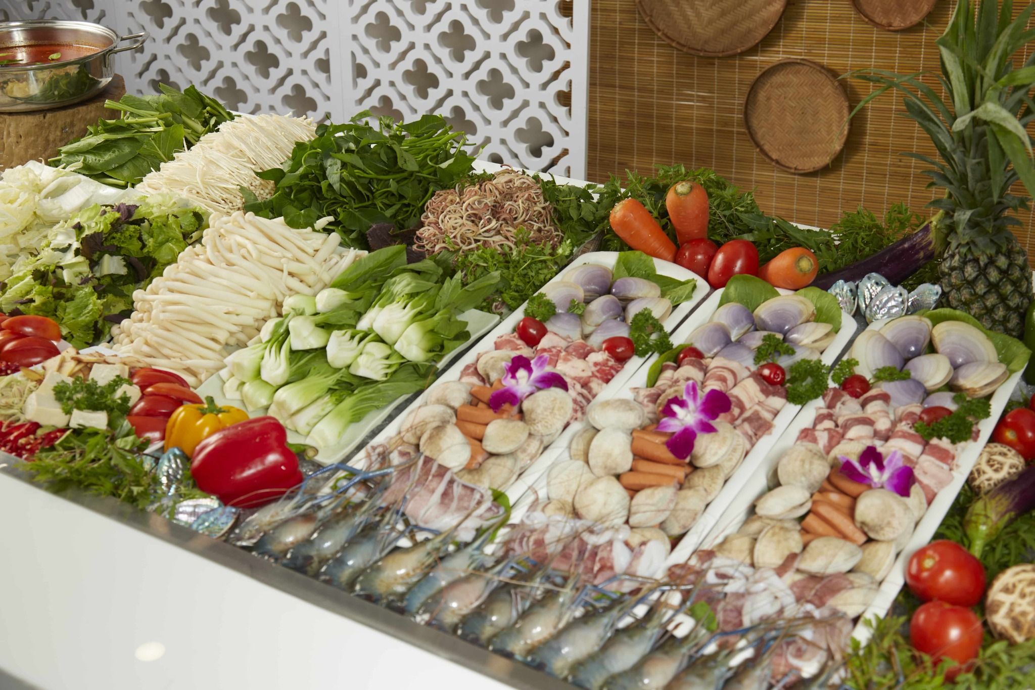 Royal Buffet - Lương Định Của
