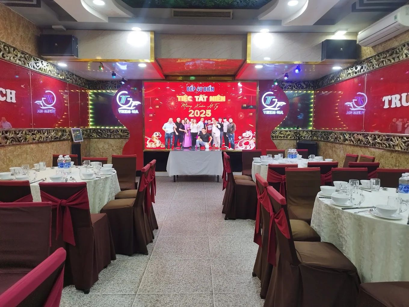 Trung Gia Seafood - 64 Võ Nguyên Giáp