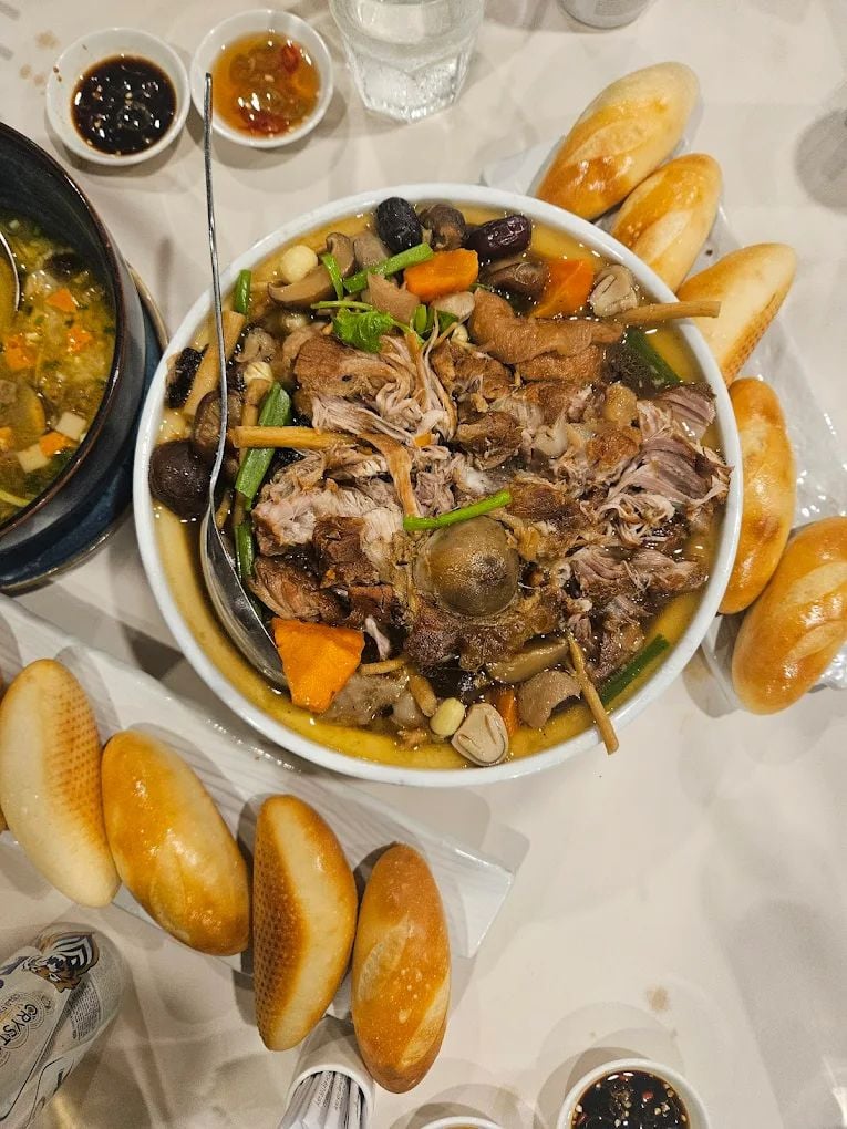 Sline Restaurant - 59 Lâm Hoằng