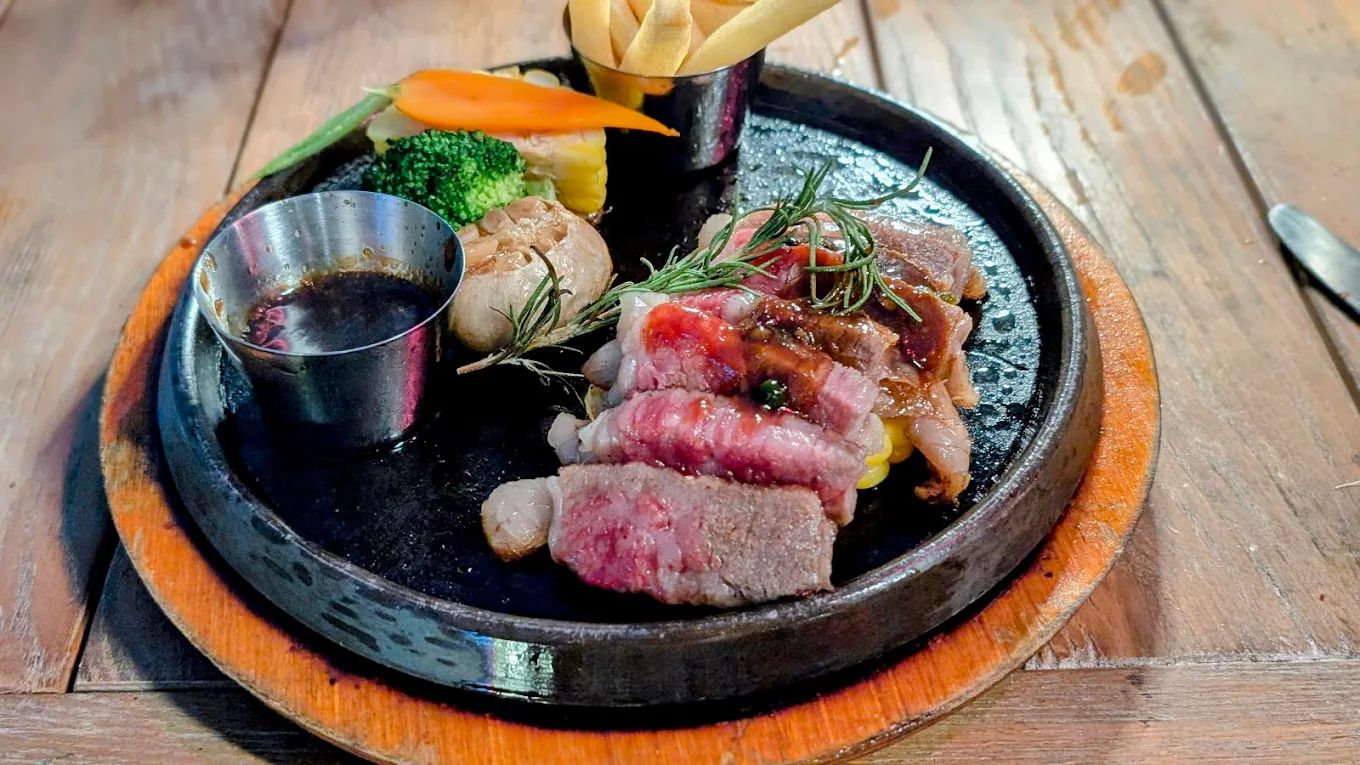 Icon Rooftop Lounge - Du thuyền Happy Yacht