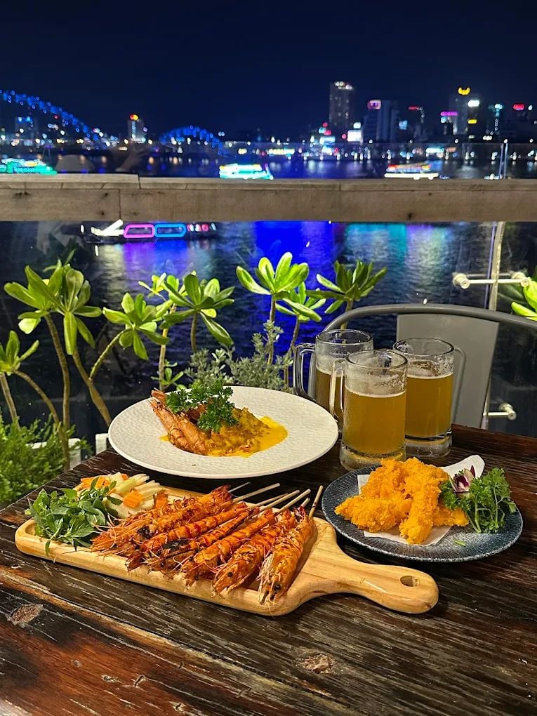 Icon Rooftop Lounge - Du thuyền Happy Yacht